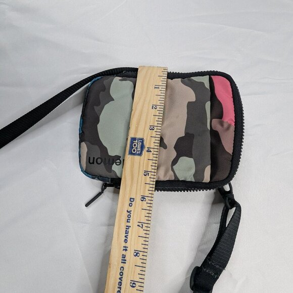 Lululemon Camouflage small crossbody bag - Picture 8 of 10